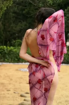 Images 1 - Привлекательная нудистка на пляже 