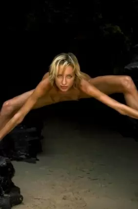 Images 8 - Сексуальная гимнастка 