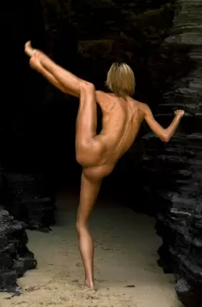 Images 2 - Сексуальная гимнастка 