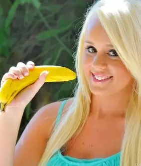 Images 1 - Ласкает свою вагину бананом 