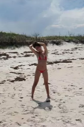 Images 74 - Частное порно фото девушки которая позирует голая и делает минет 