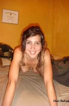 Images 54 - Частное порно фото девушки которая позирует голая и делает минет 
