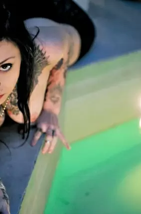 Images 9 - Возле бассейна красивая в чулках девушка с татуированным телом 