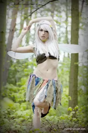 Images 1 - Прелестная эльфийка шляется по лесу с голой жопой 