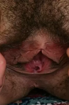 Images 18 - Под короткой юбкой скрывалась мохнатая вагина 