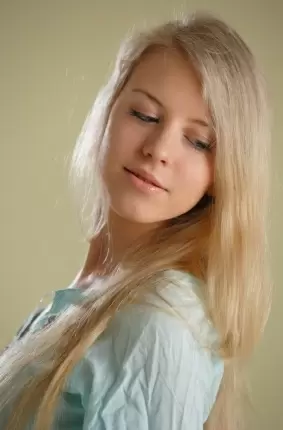 Images 4 - Роскошная обнажённая блондинка в кровати 