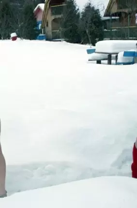 Images 6 - Упругие попки играют в снежки 