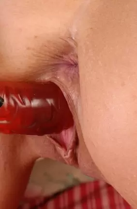 Images 15 - Сорокалетняя женщина и резиновая секс игрушка 