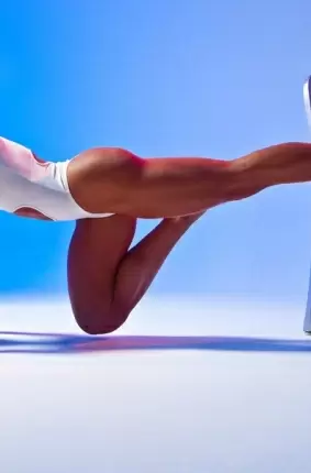 Images 7 - Голая гимнасточка демонстрирует совершенное тело 