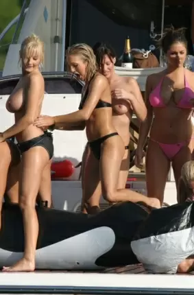 Images 10 - Тусовка на яхте с самыми развратными сисястыми девками 