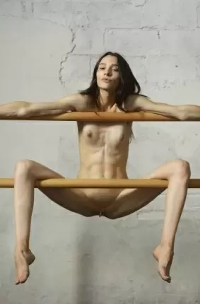 Images 5 - Гимнастка позирует без одежды 