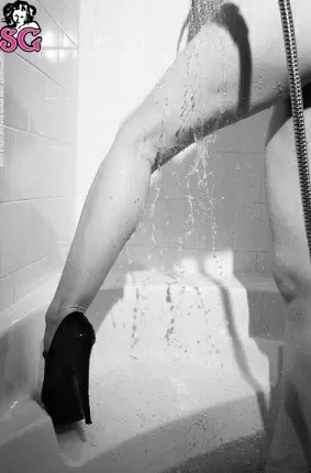 Images 43 - Черно-белые фото мокрой сучки 