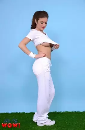 Images 4 - Сочная леди снимает белый костюм обнажая большие титьки 