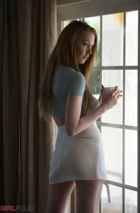 Images 9 - Сексуальная голая девушка сжимает сиськи дома у окна (106 интимных фото) 