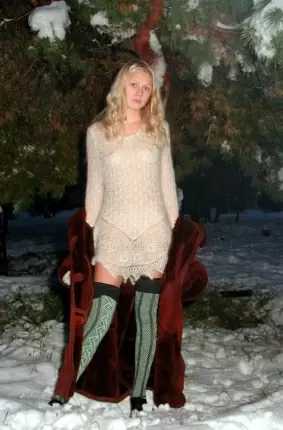 Images 3 - Голая девушка зимой на улице 