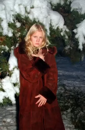 Images 4 - Голая девушка зимой на улице 