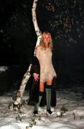Images 17 - Голая девушка зимой на улице 