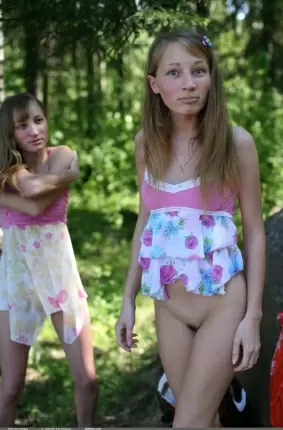 Images 2 - Простые русские подружки уединились в лесу 