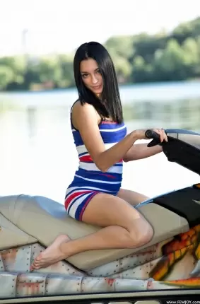 Images 1 - На водном мотоцикле сексуальная девушка обнажила отменные сиси 