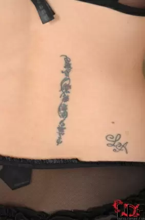 Images 5 - Дама с бритой писей и татуировками по теле хочет ласки 