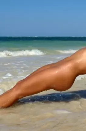 Images 8 - Голые девки на пляже удивляют красивым загорелым телом 