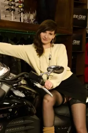 Images 2 - Роскошная полуголая леди на мотоцикле 