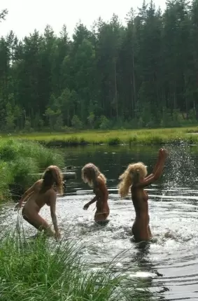 Images 15 - Голые девушки в реке 