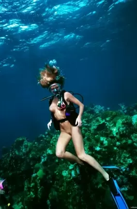 Images 12 - Голые девушки ныряют с аквалангом 