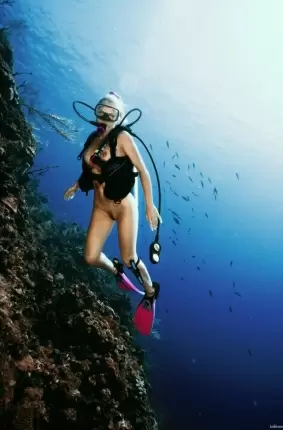 Images 14 - Голые девушки ныряют с аквалангом 