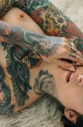 Images 22 - Пирсинг и татуировки к лицу голой проказнице 