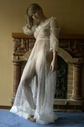 Images 3 - Сексуальная девушка в кружевном платье 