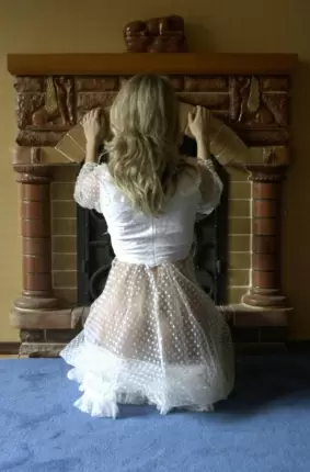 Images 13 - Сексуальная девушка в кружевном платье 