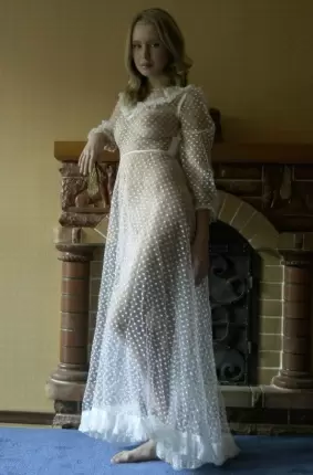 Images 1 - Сексуальная девушка в кружевном платье 