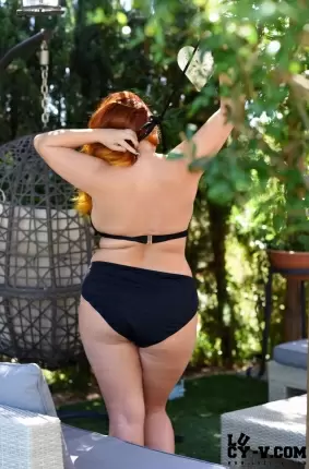 Images 4 - Ню толстой женщины в саду 