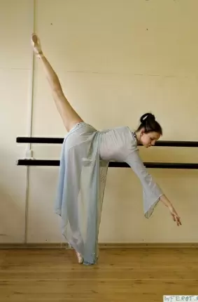 Images 9 - Очень гибкая и стройная голая балерина 