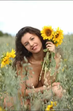 Images 9 - Роскошная русская девушка в поле 