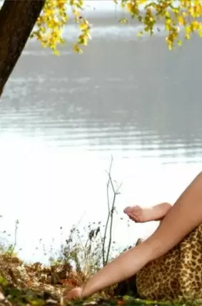 Images 16 - Красивая голая девушка на озере 