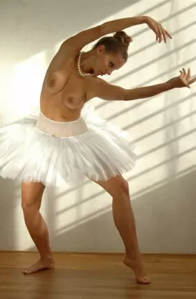 Images 2 - Сексуальная балерина голенькая 
