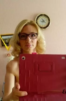 Images 5 - Эротическое фото зрелой блондинки перед зеркалом 
