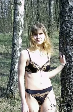 Images 15 - Девка разделась в лесу 