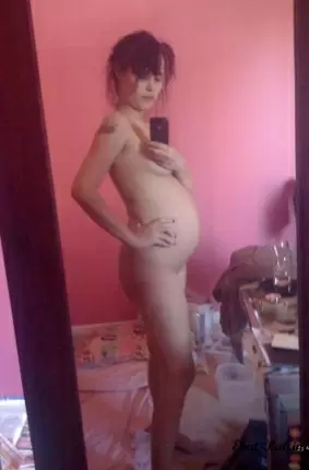 Images 15 - Селфи беременной брюнетки 