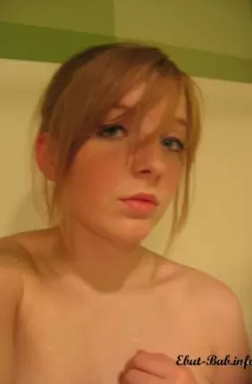 Images 8 - Молодая девушка моется в ванной 