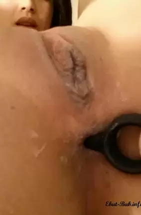 Images 19 - Порно сексуальной брюнетки которая мастурбирует дырочки 