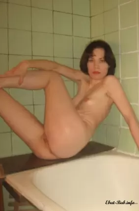 Images 6 - Жена шлюшка в ванной и на диване 