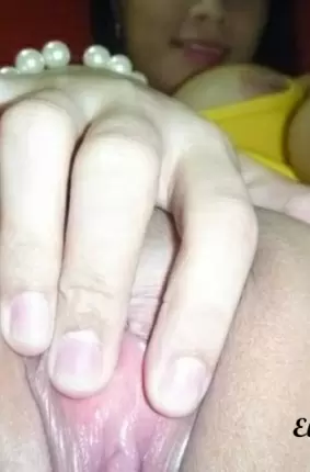 Images 9 - Молодая девчонка раскрывает свою киску пальчиками 