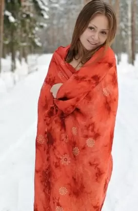 Images 20 - Красный платок на белом снегу (23 фото) 