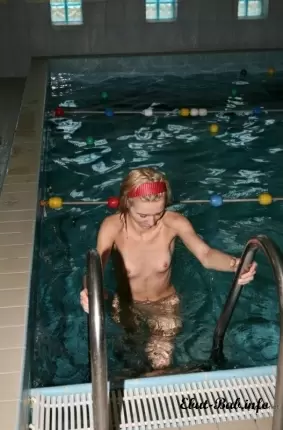 Images 16 - Студентки в бассейне купаются голышом 