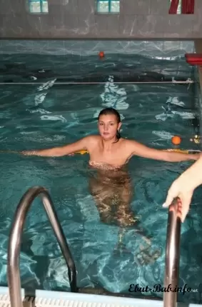 Images 15 - Студентки в бассейне купаются голышом 