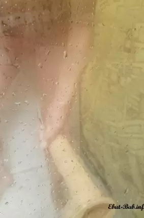 Images 4 - Сексуальная девчонка принимает душ с дилдо 