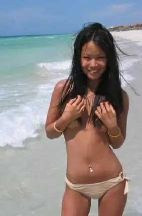 Images 61 - Смазливая азиатка позирует голой 